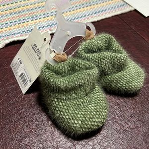 0-3 month little slippers💚